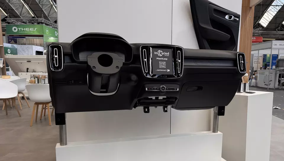 PRSE 2025 car dashboard and door